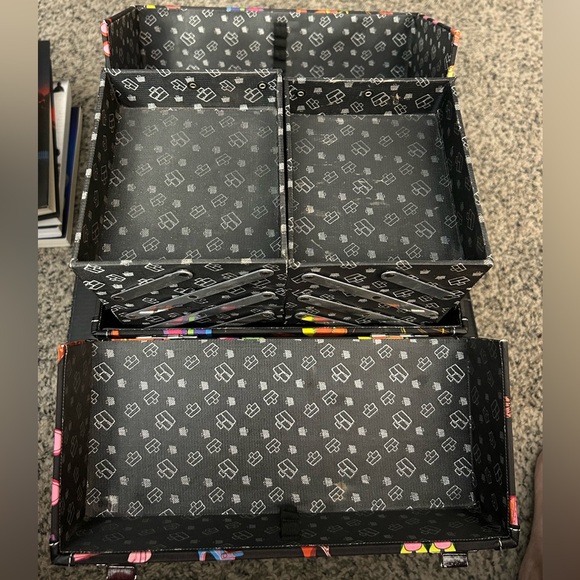 Like New. Caboodle Makeup Organizer Train Case. Black with purse & heels design. - Picture 4 of 10